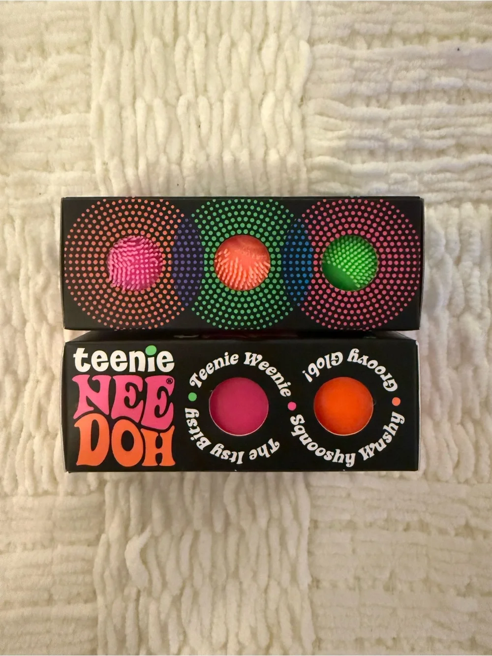 Teenie NeeDoh Fuzz Ball Velvet Squeeze - Teenie Groovy glob duo